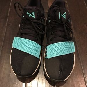 Nike PG 1 basketball shoes